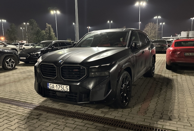 BMW XM G09 Label Red