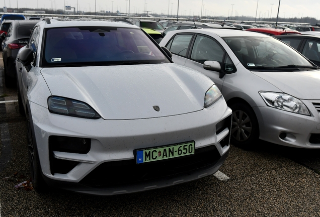 Porsche Macan EV Turbo