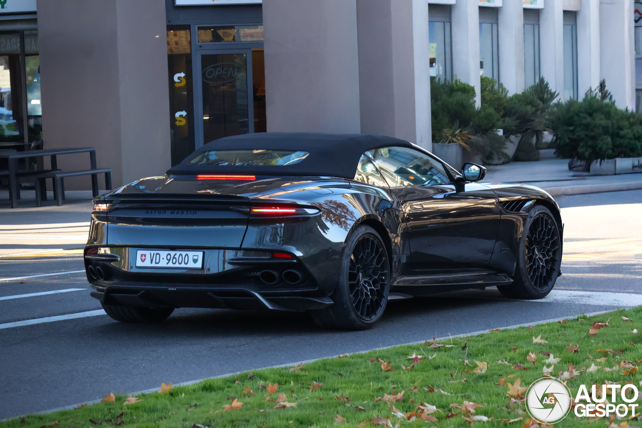Aston Martin DBS 770 Ultimate Volante
