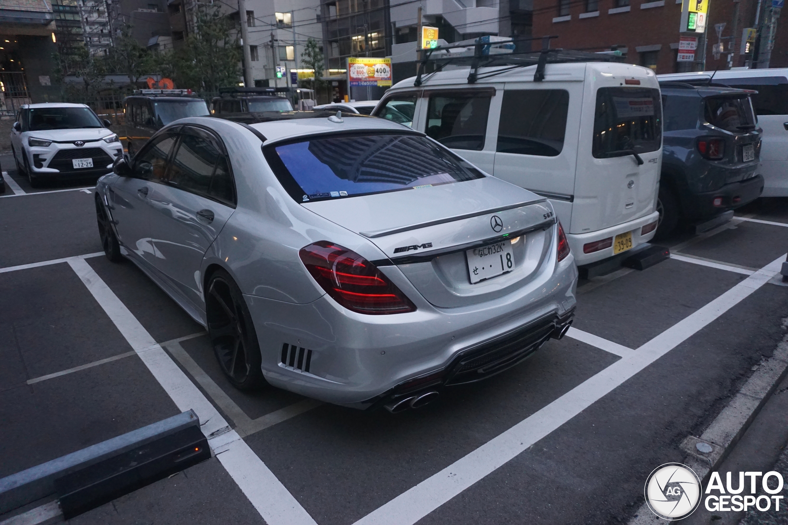 Japanse bodykit op een Duitse sedan