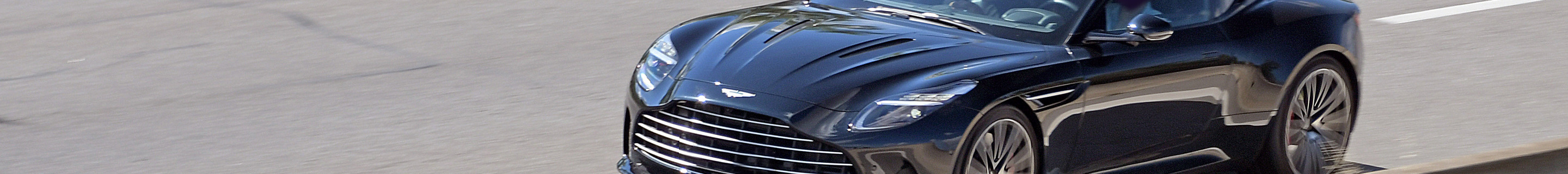 Aston Martin DB12
