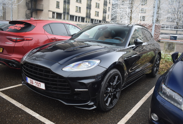 Aston Martin DBX707