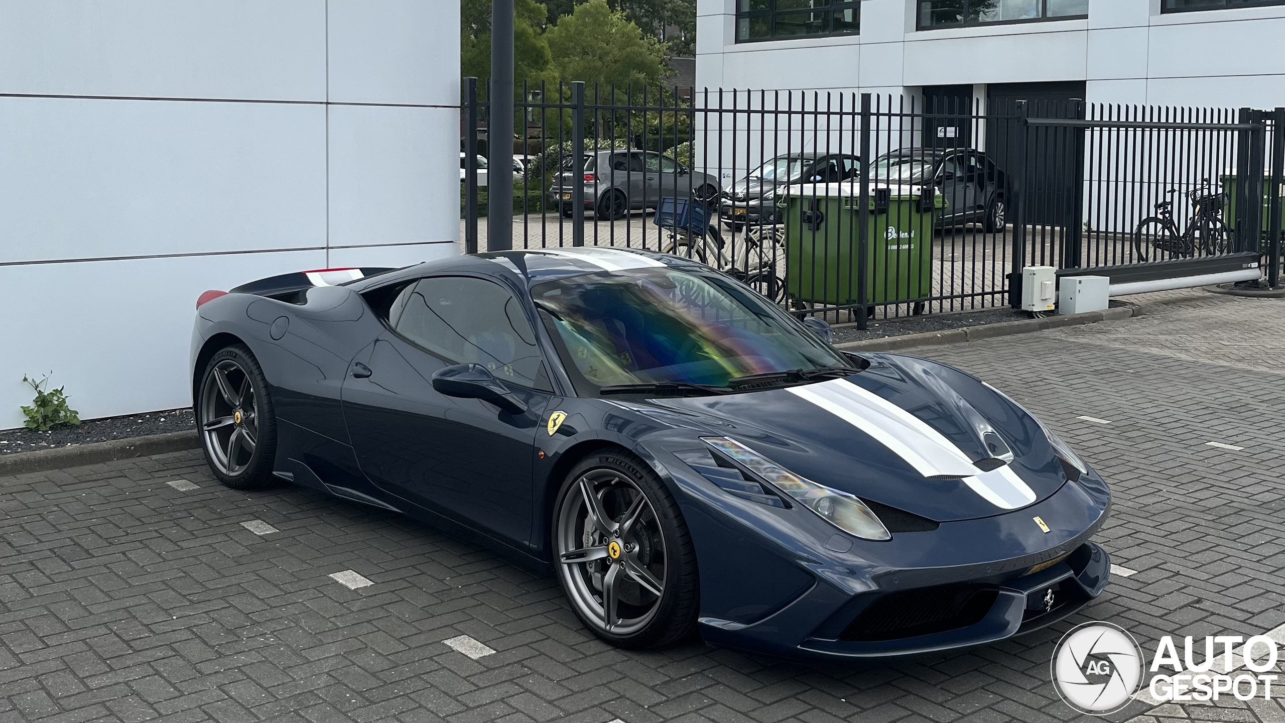 Elegantes Ferrari Speciale 458 Bild