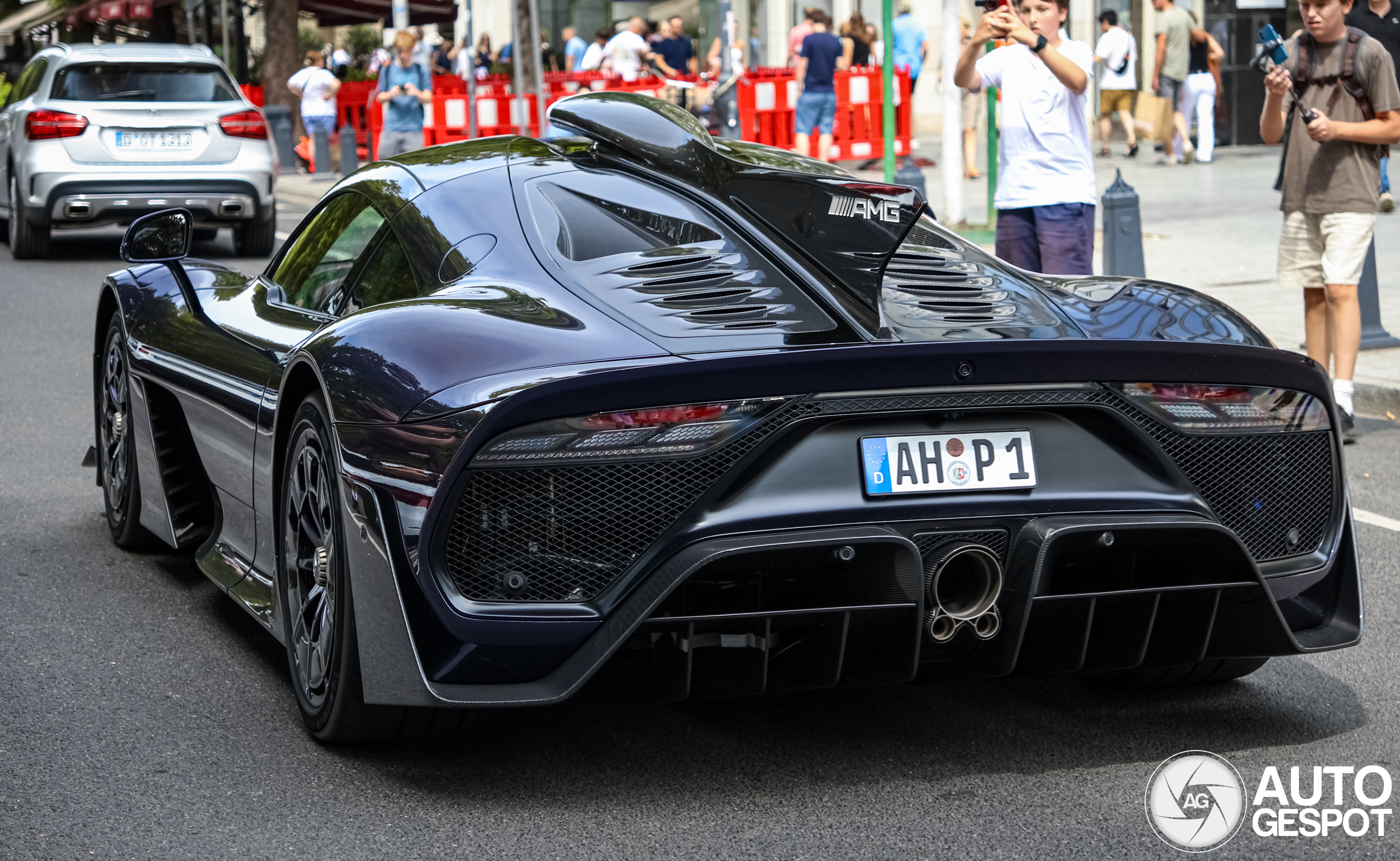 Straatlegale Formule 1-auto gespot in D&uuml;sseldorf