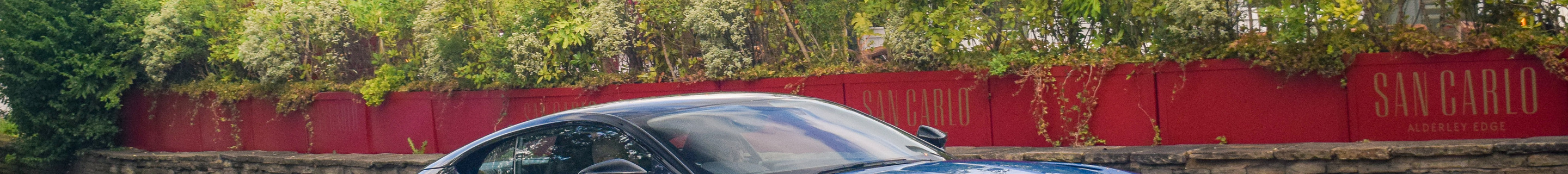 Aston Martin DB11 V8