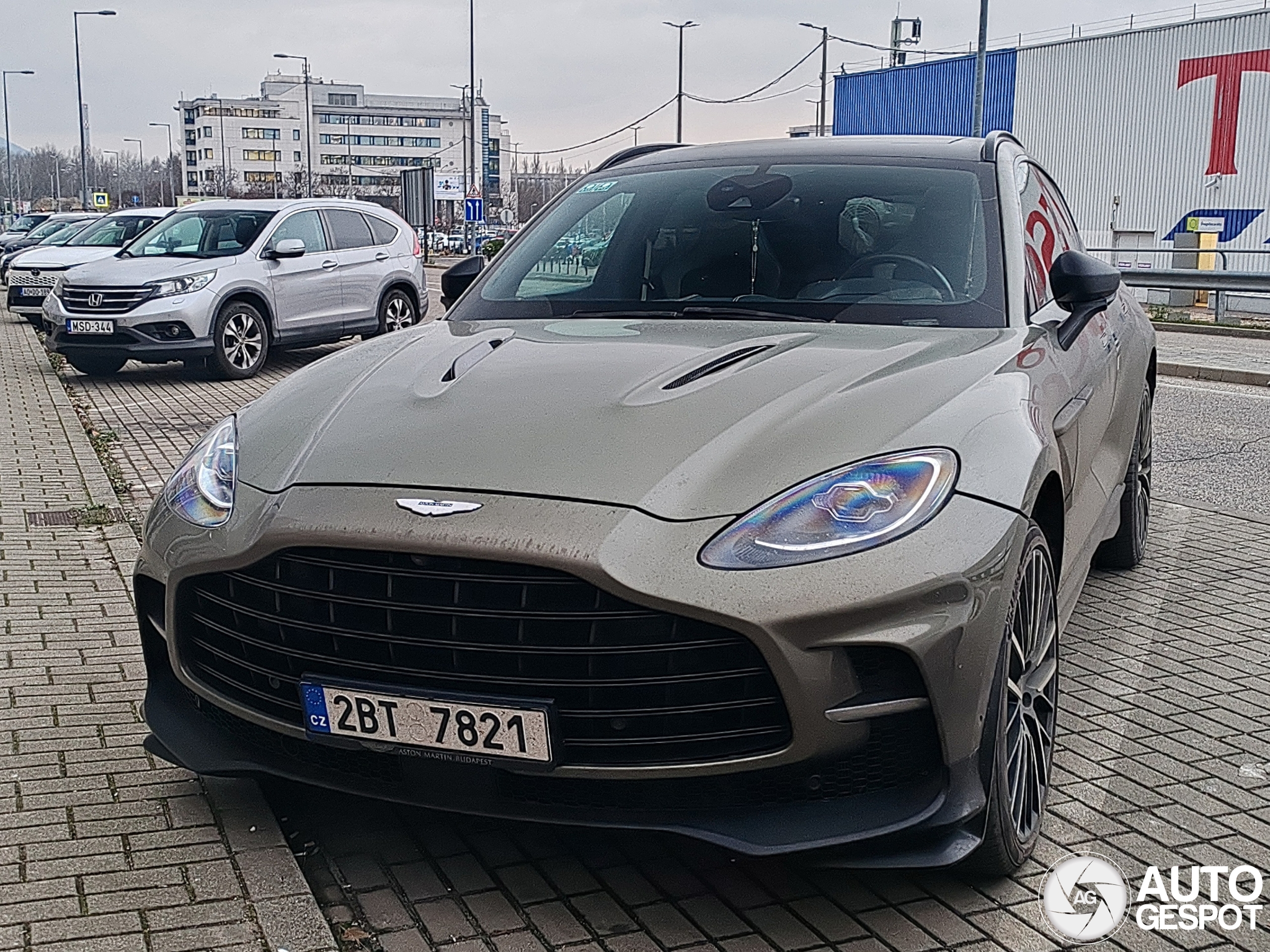 Aston Martin DBX707