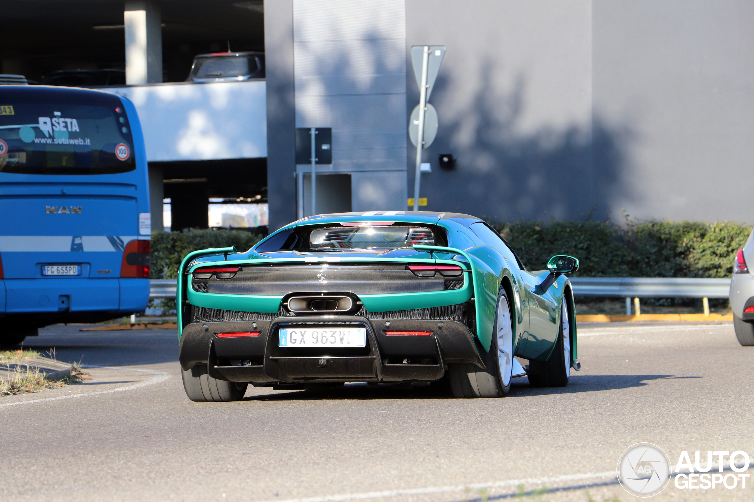 Weer even gluren naar de Ferrari 296 Speciale