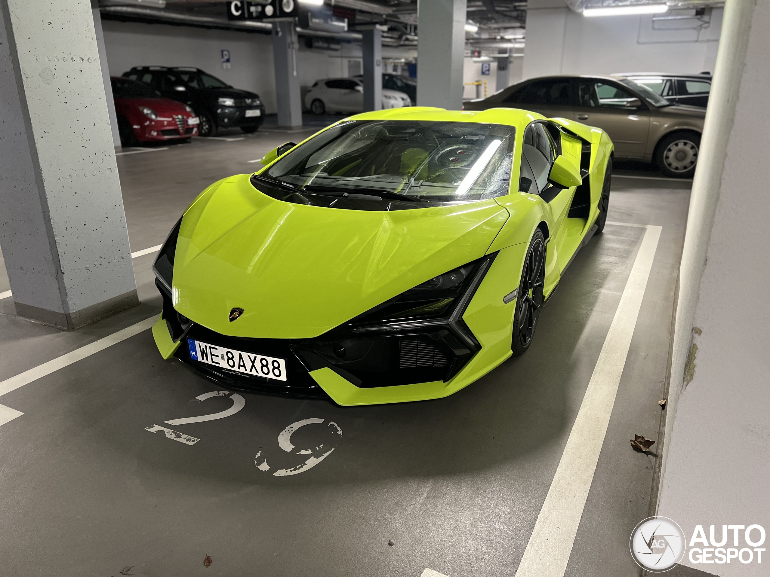 Lamborghini Revuelto