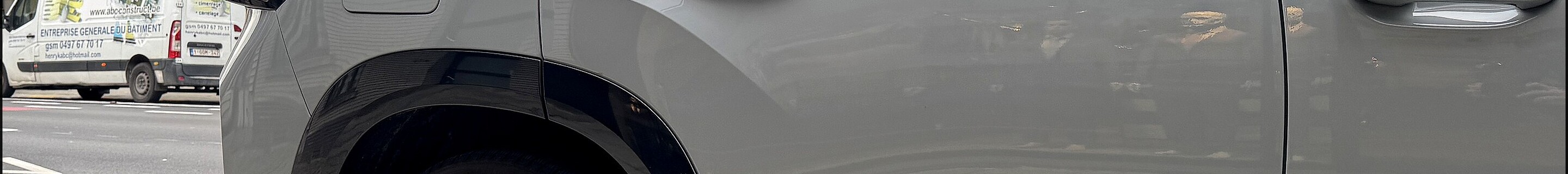 BMW XM G09 Label Red