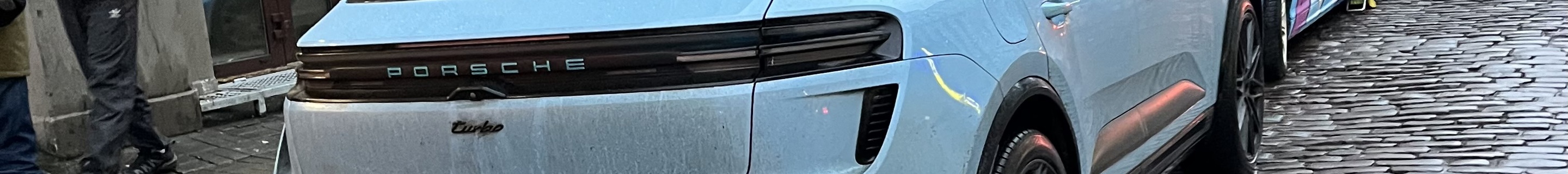 Porsche Macan EV Turbo