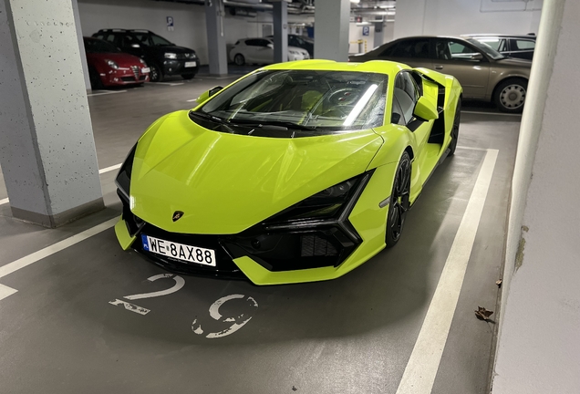 Lamborghini Revuelto