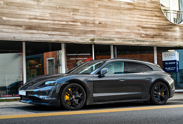 Porsche Taycan Turbo S Cross Turismo