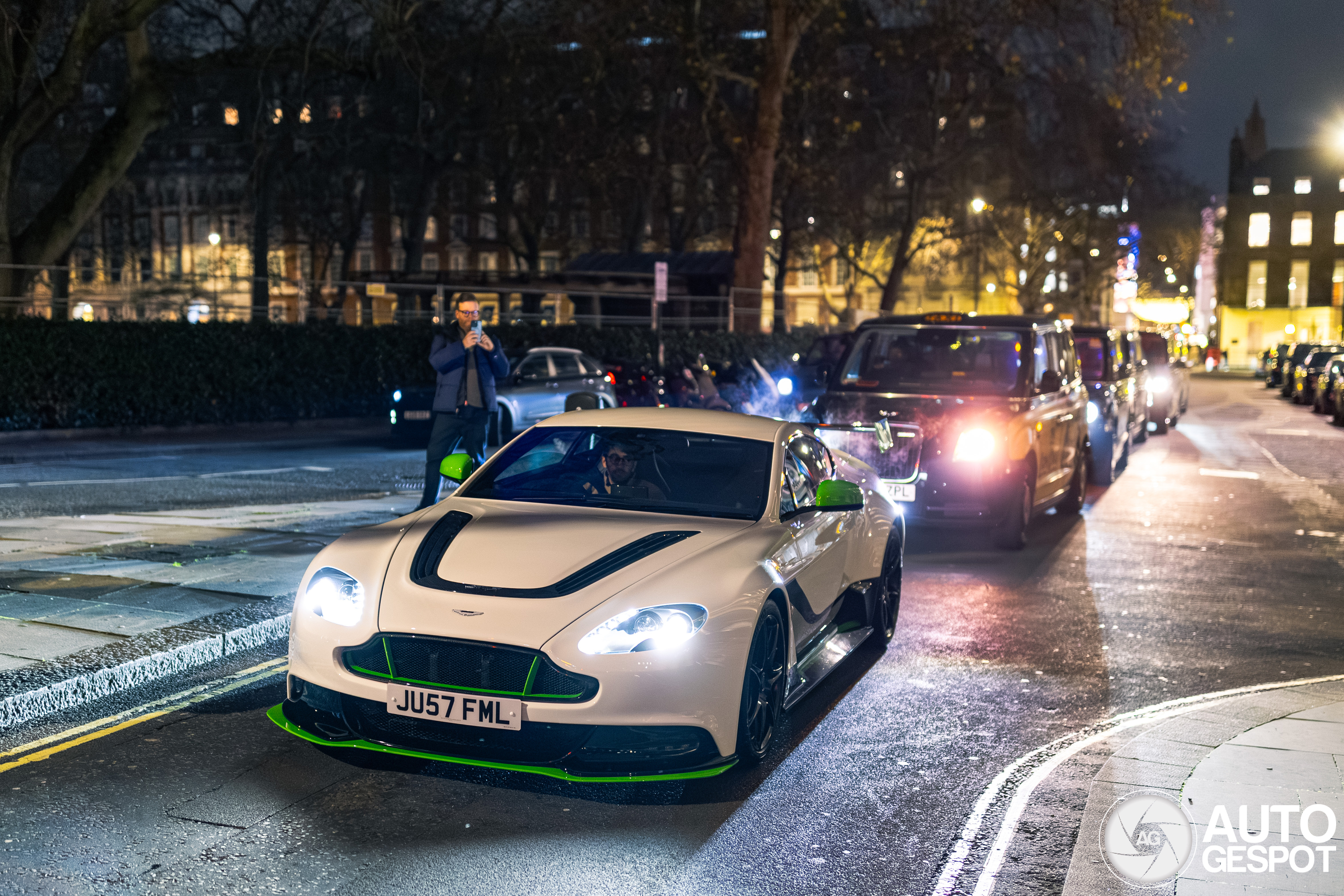 Aston Martin Vantage GT12