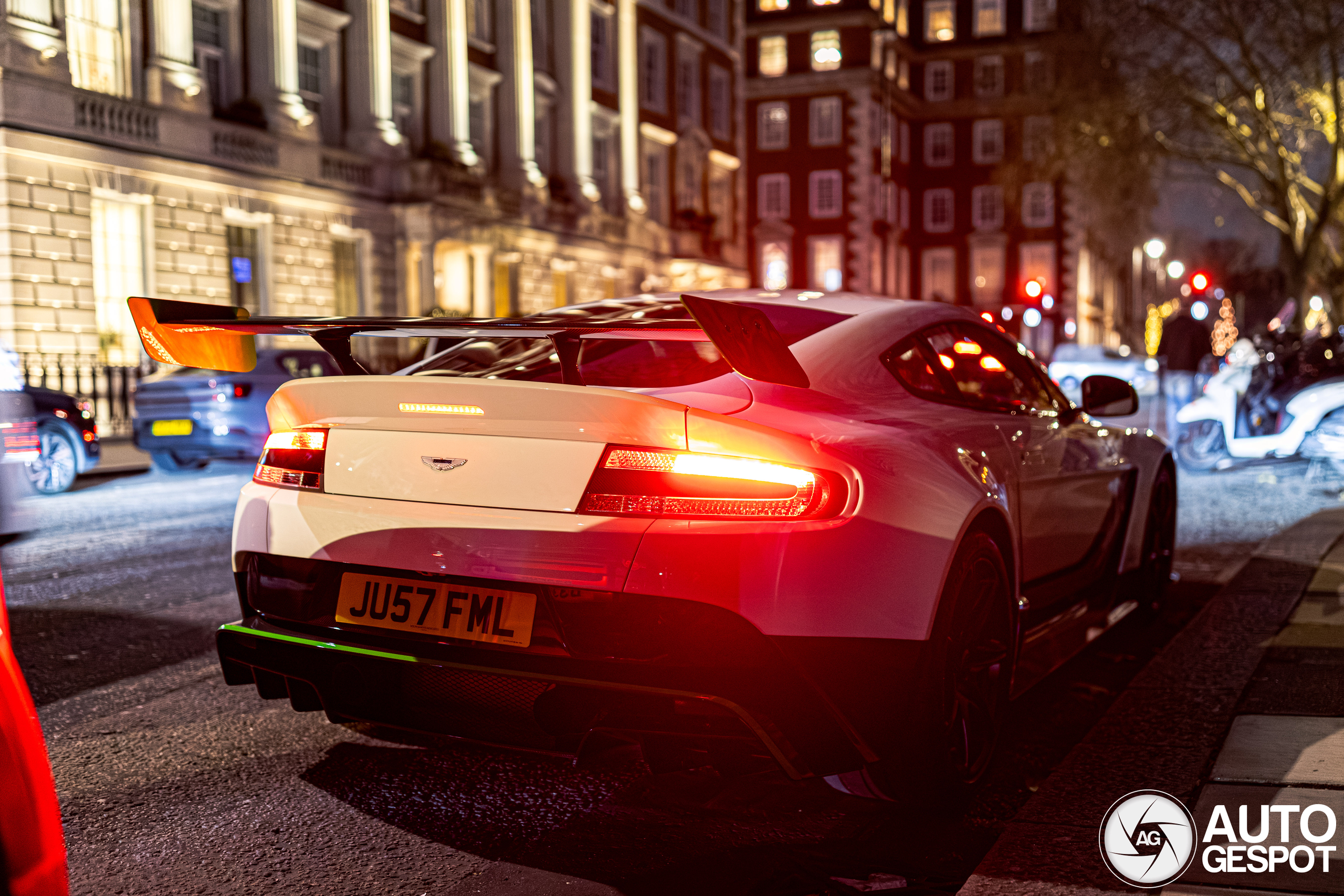 Aston Martin Vantage GT12 gespot in Londen