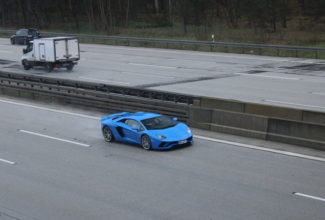 Lamborghini Aventador S LP740-4