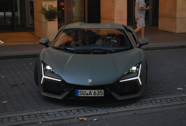 Lamborghini Revuelto