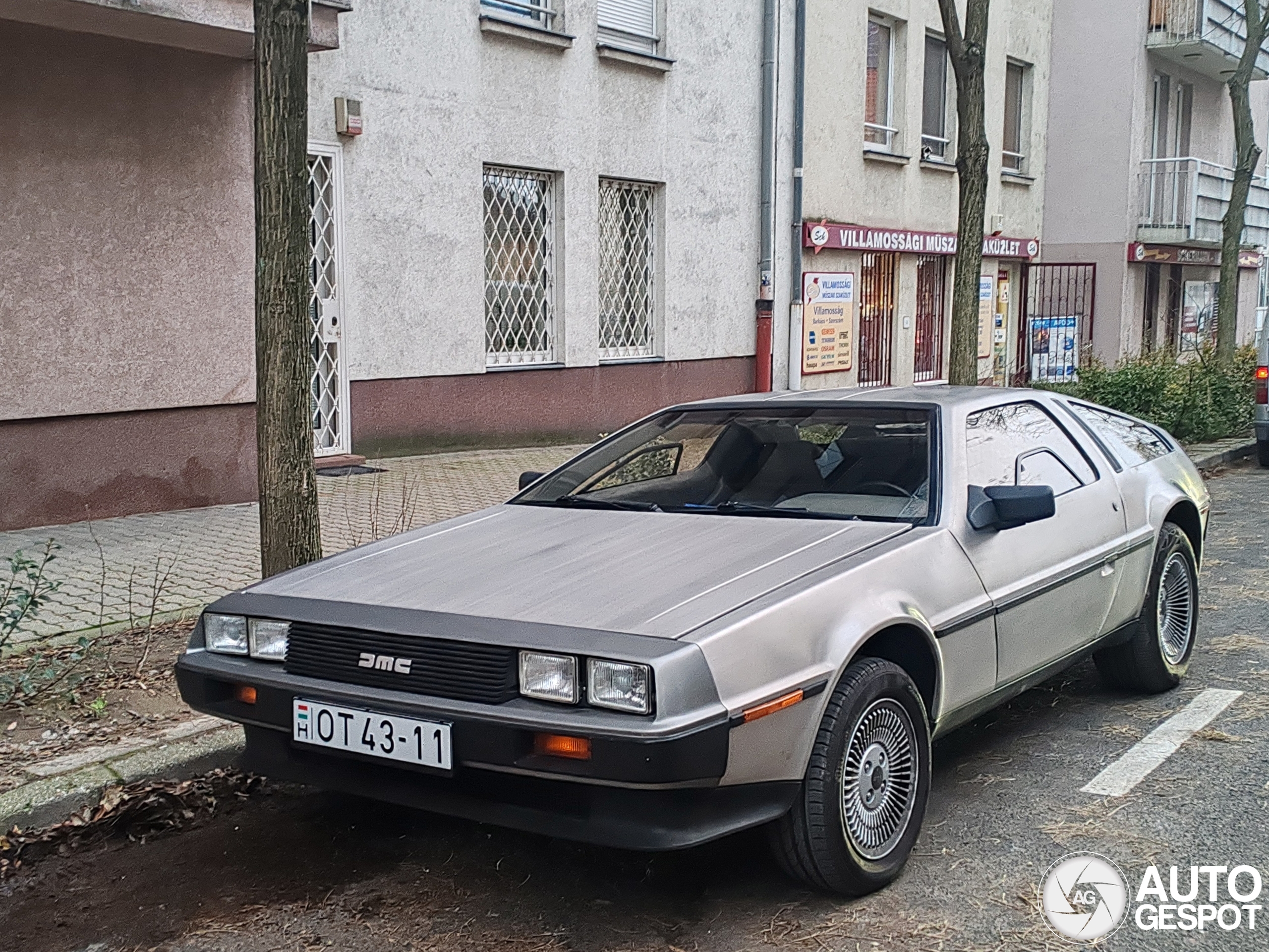 DeLorean DMC-12