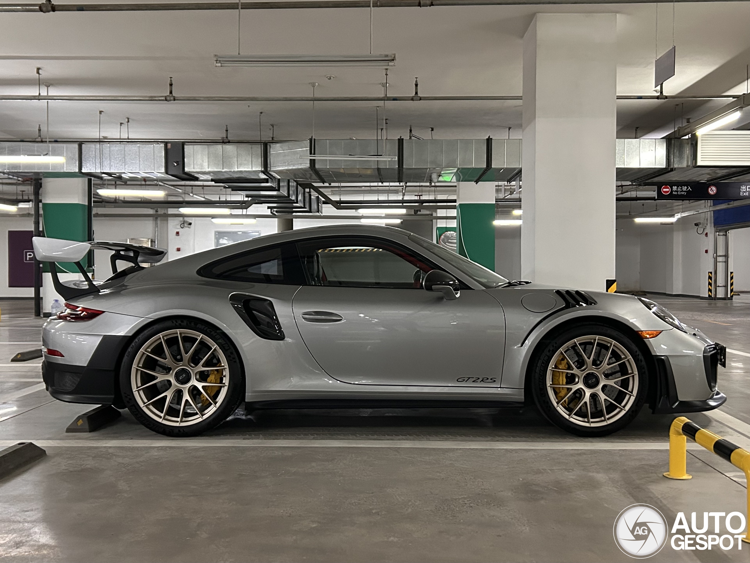 Porsche 991 GT2 RS Weissach Package