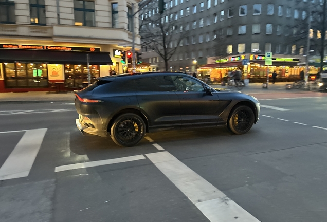 Aston Martin DBX707
