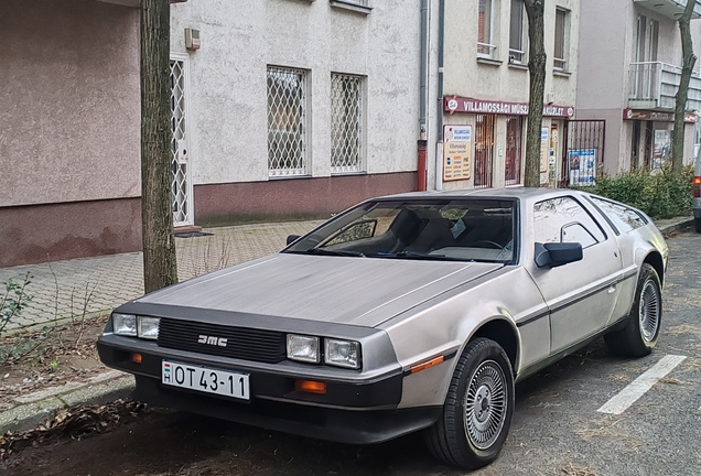 DeLorean DMC-12