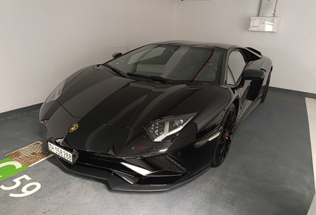 Lamborghini Aventador S LP740-4