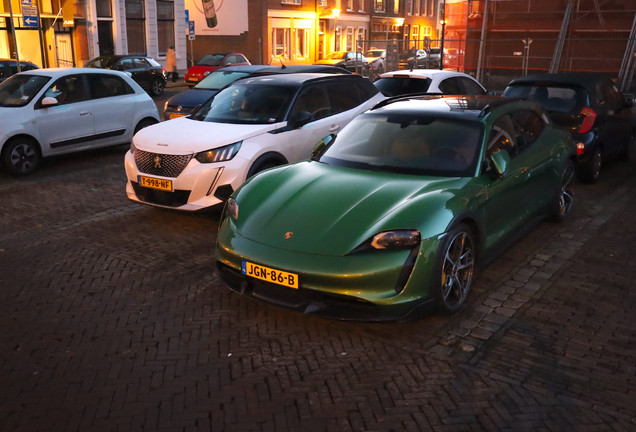 Porsche Taycan Turbo S Cross Turismo