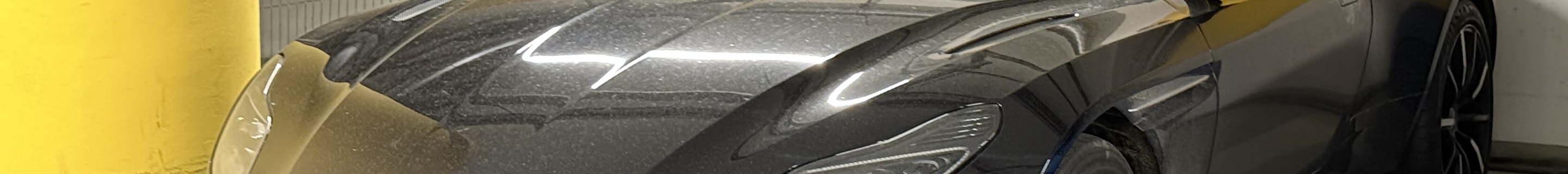 Aston Martin DB11