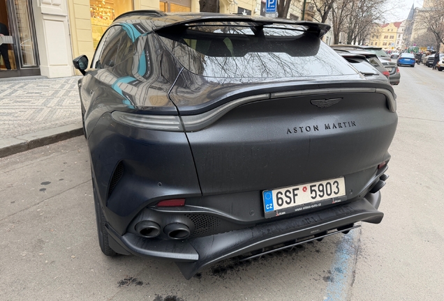 Aston Martin DBX707