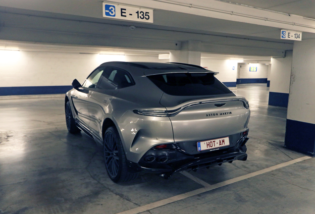 Aston Martin DBX707