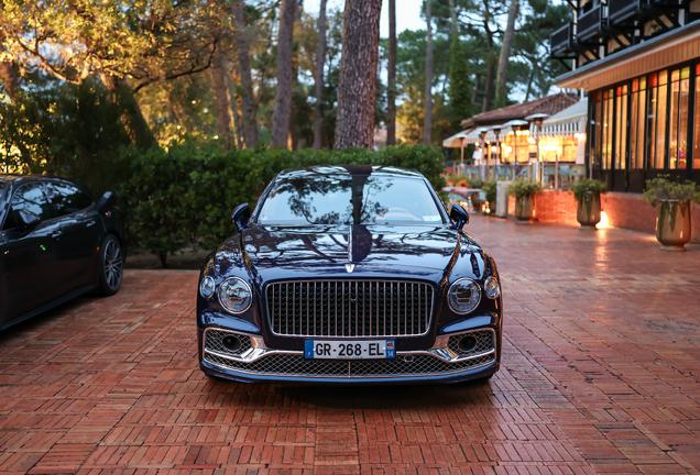 Bentley Flying Spur Hybrid Azure