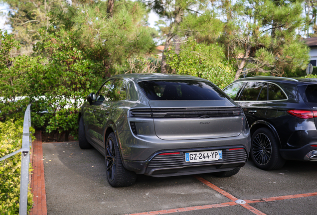 Porsche Macan EV Turbo