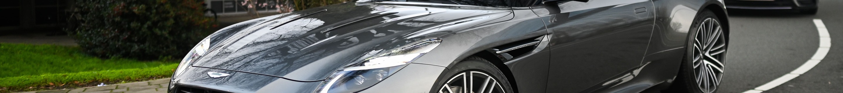 Aston Martin DB12