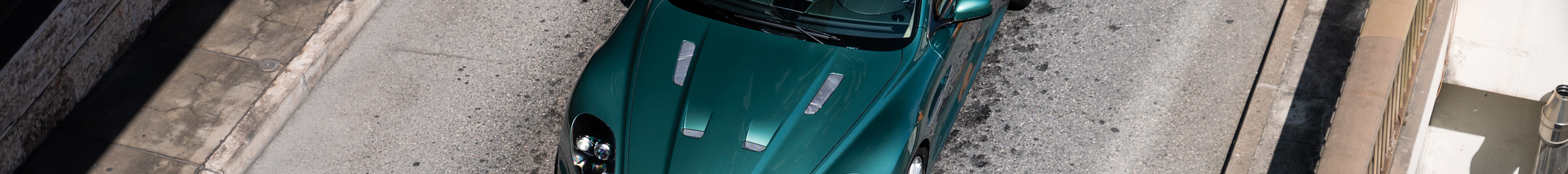 Aston Martin DBS Volante