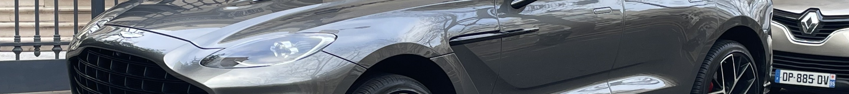 Aston Martin DBX707
