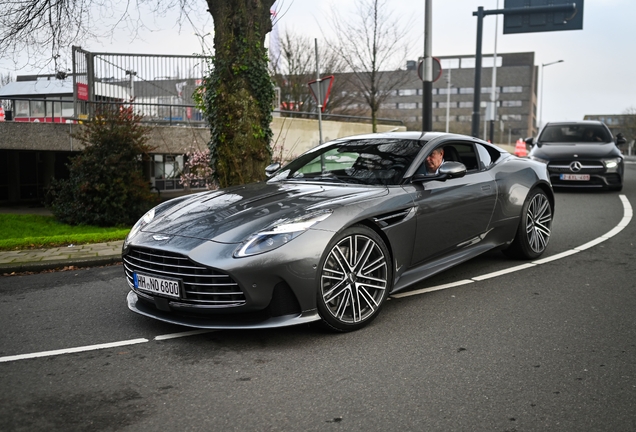 Aston Martin DB12