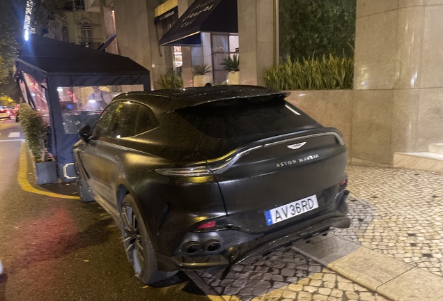 Aston Martin DBX707