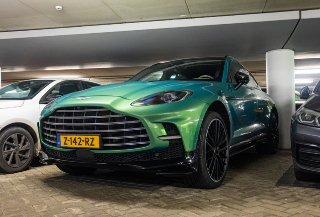 Aston Martin DBX707
