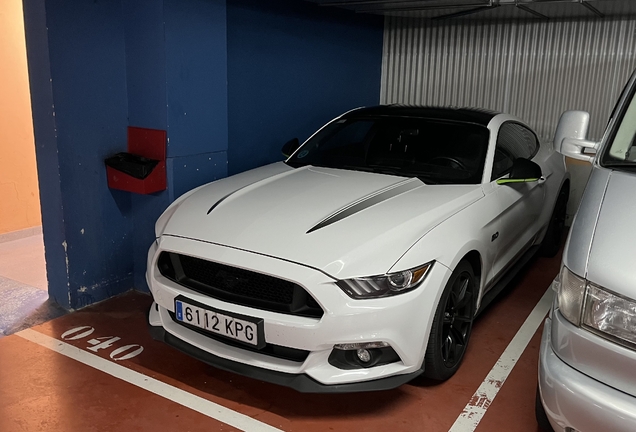 Ford Mustang GT 2015 Black Shadow Edition