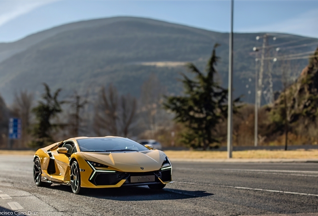 Lamborghini Revuelto