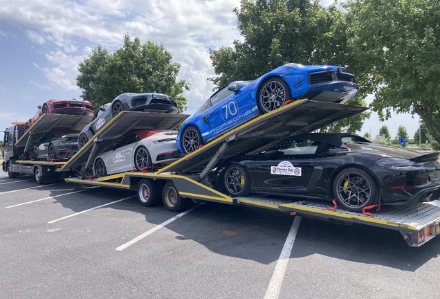 Porsche 718 Spyder RS