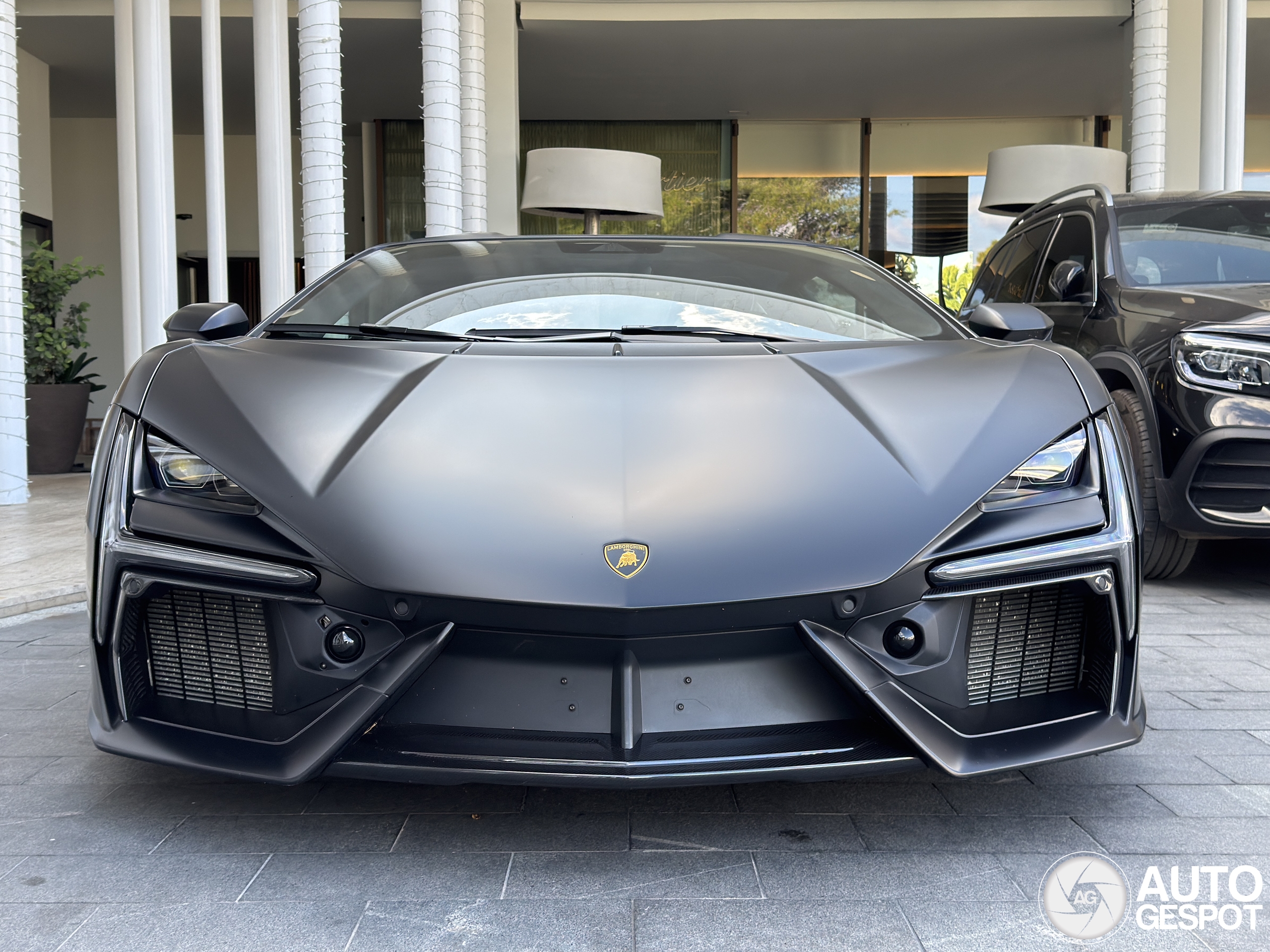 Lamborghini Revuelto