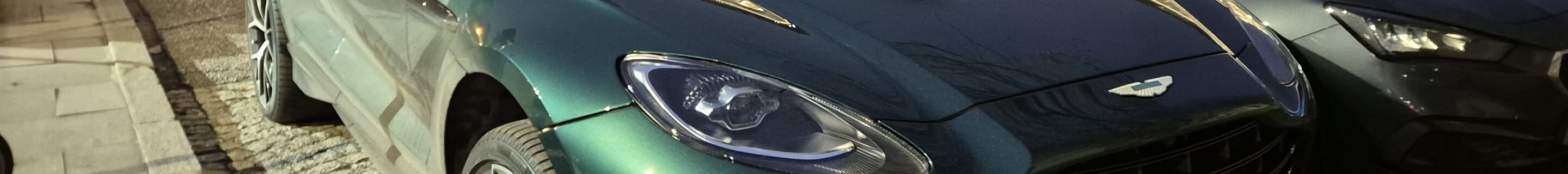 Aston Martin DBX707