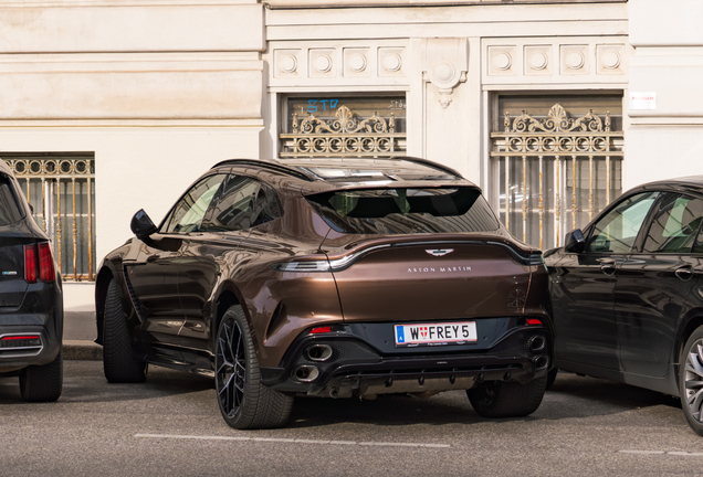 Aston Martin DBX S