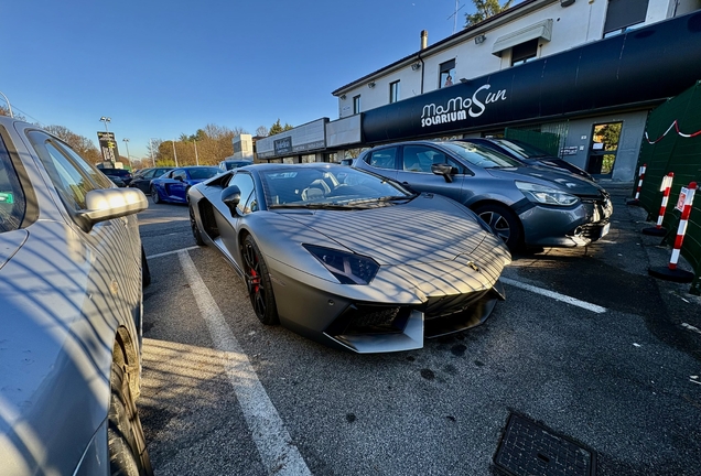 Lamborghini Aventador LP700-4 Roadster