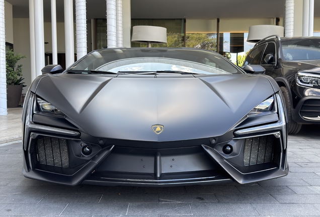Lamborghini Revuelto
