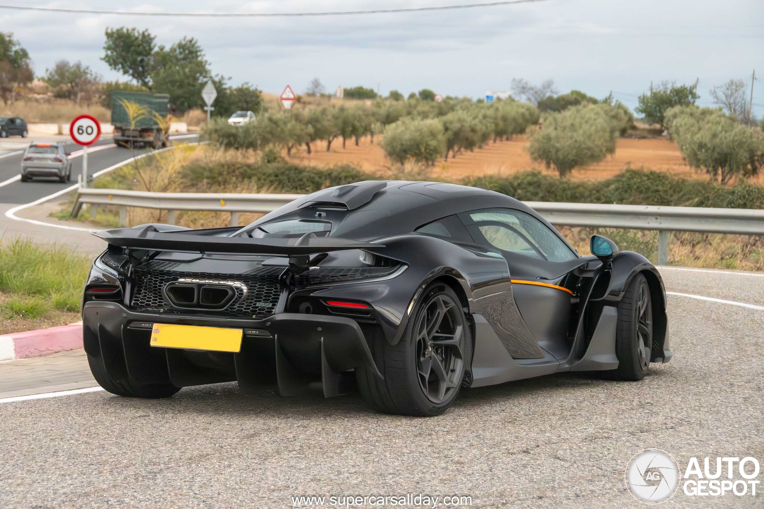 Wordt de McLaren W1 een waardige opvolger van de P1?