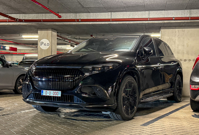 Mercedes-Maybach EQS 680 SUV Night Series