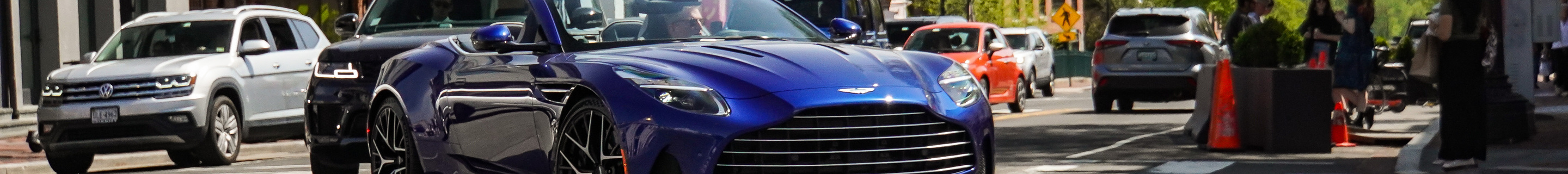Aston Martin DB12 Volante