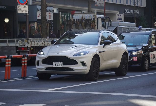 Aston Martin DBX