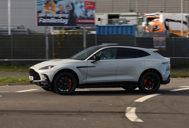Aston Martin DBX S